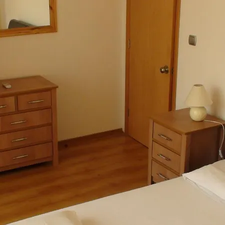 Lägenhet English House Two Bedroom & Living *