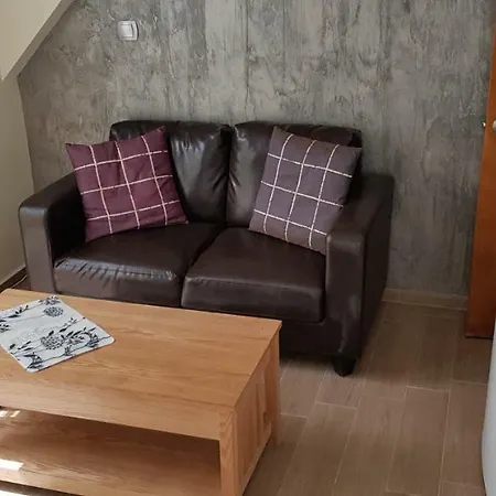English House Two Bedroom & Living *