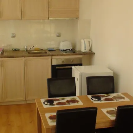 דירה English House Two Bedroom & Living סבטי ולאס