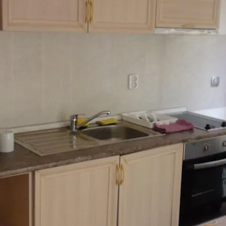 English House Two Bedroom & Living