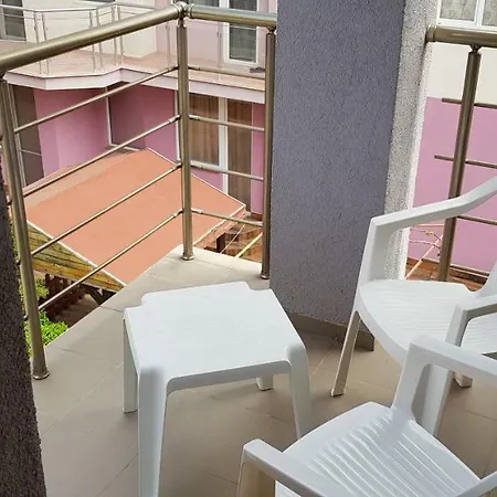 English House Two Bedroom & Living סבטי ולאס