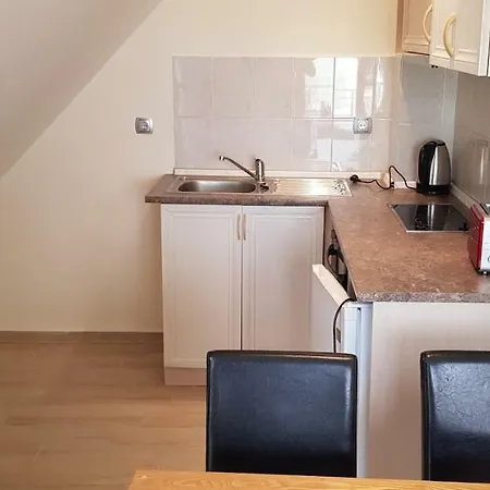 דירה English House Two Bedroom & Living