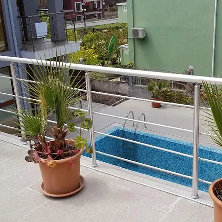 English House Two Bedroom & Living *
